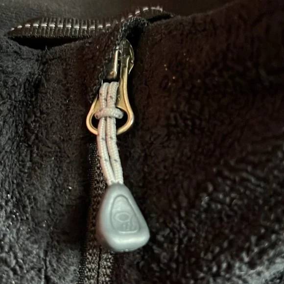 Beautiful mountain hardware vest - Picture 4 of 8